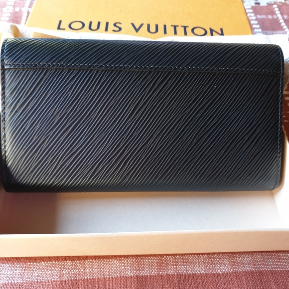 Louis vuitton Twist wallet. - Picture 8 of 8